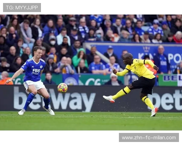 切尔西中路假动作配合制造射门角度