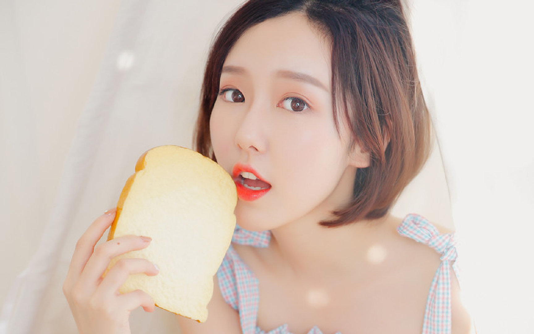 米兰登录入口-拜仁锋线多点开火打穿密集防线，拜仁套左边锋